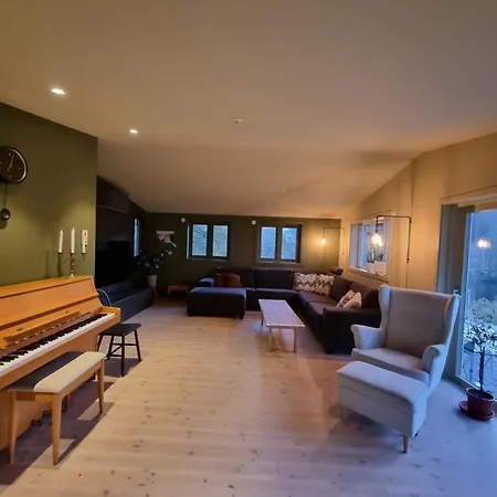 펜션 Charming House By A Small *